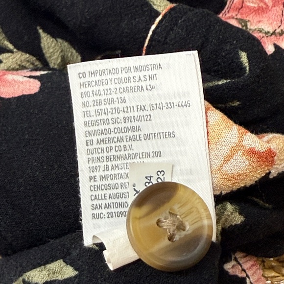 American Eagle Eagle black and rose floral crop top - Picture 13 of 16